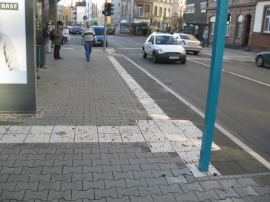 Einstiegsfelder haben Rippenplatten parallel zum Bord,